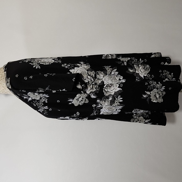 Torrid Black Floral Print Baby Doll Surplice Short Sleeve Women's Top Size 1 - Picture 9 of 15